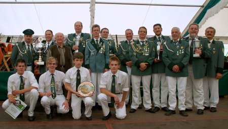 Beim Frühschoppen am Sonntag wurden die Schießehrungen vorgenommen.
