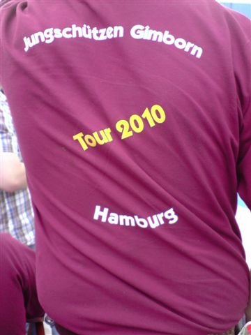 Entsprechend uniformiert starteten die Jungschützen nach Hamburg.