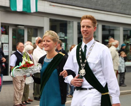 Unser Prinzenpaar Patrick Arnold und Svenja Semmerling beim Festumzug