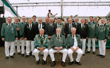 Die für ihre langjährige Vereinszugehörigkeit geehrten Schützen