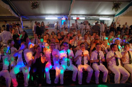 Mit "SAM-Tanzmusik" feierte das Gimborner Publikum bis in die frühen Morgenstunden.