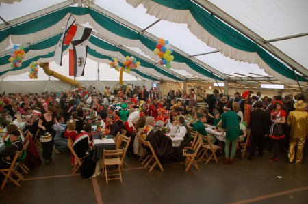 Bis auf den letzten Platz gefüllt war das Festzelt an der Jahnstraße in Marienheide.