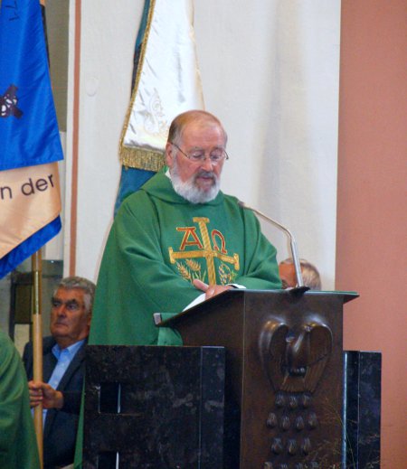 Pater Gerd-Willi Bergers wurde feierlich als Pfarrvikar eingeführt.