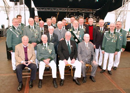 Die für ihre langjährige Mitgliedschaft geehrten Schützen