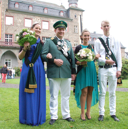 Königspaar und Prinzenpaar im Schlosshof