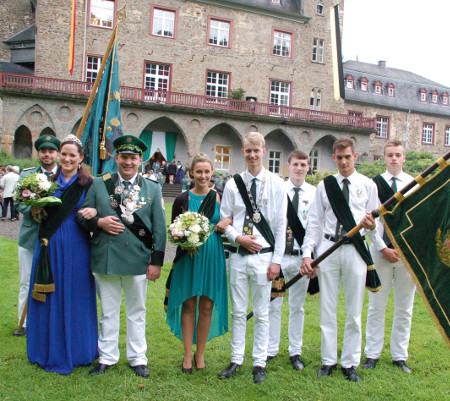 Königspaar und Prinzenpaar im Schlosshof