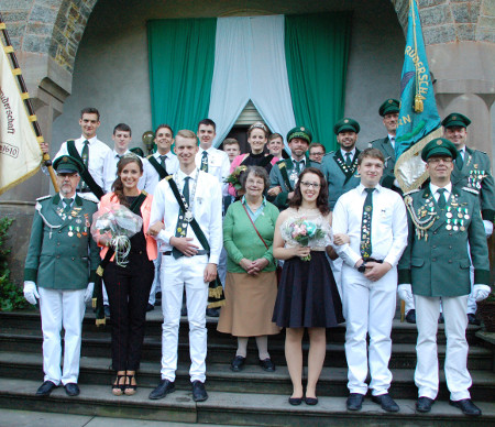 Altes und neues Prinzenpaar im Schlosshof