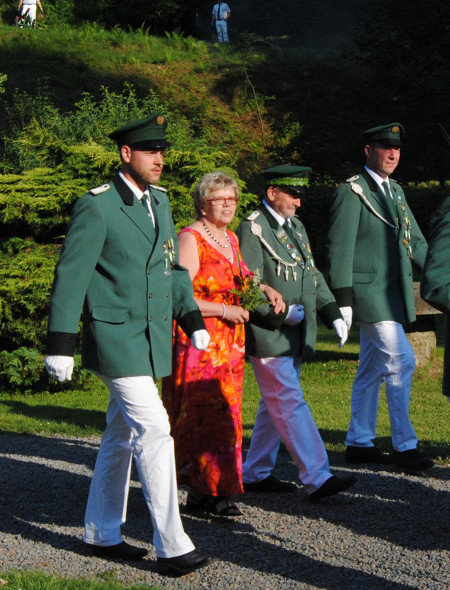 Königspaar auf dem Weg zur Krönung