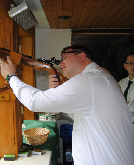 Niklas Lingenberg beim Schuss