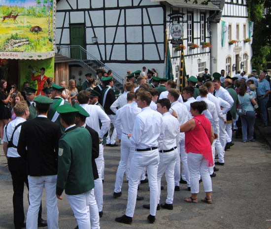 Publikum auf dem Festplatz