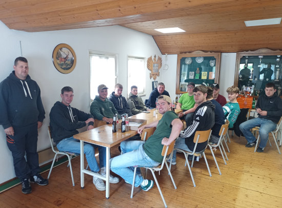 Die Jungschützen im Schießstand in Gimborn