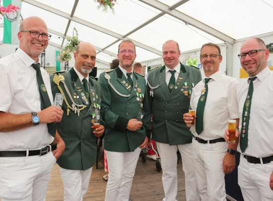 Frühschoppen im Festzelt