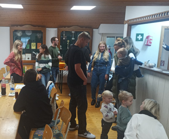 Teilnehmer im Schießstand