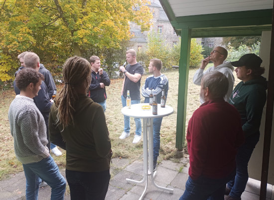 Teilnehmer im Schießstand