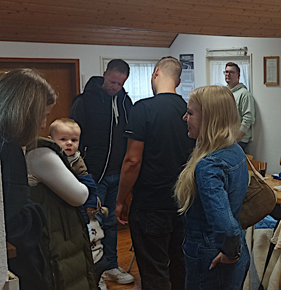 Teilnehmer im Schießstand