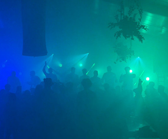 Techno-Stimmung im Festzelt Gimborn