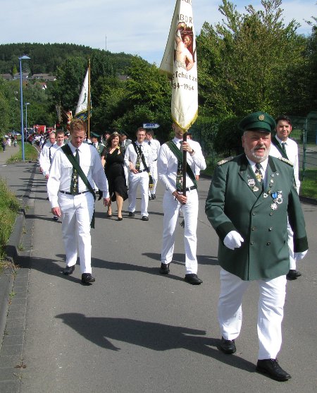 Ulrich Potthoff führte die Gimborner Jungschützen an.