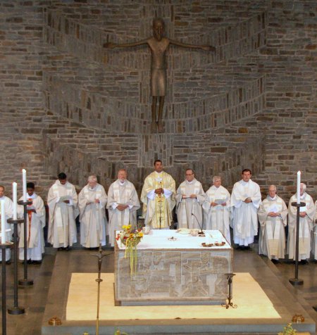 Pater Robert Jerald Rego in der Kirche in Marienheide