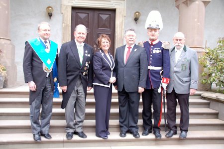 Gruppenfoto auf der Schlosstreppe klein