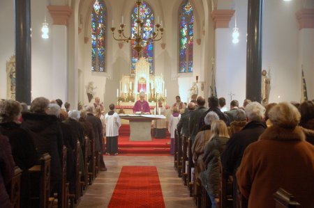 Gut besuchte Pfarrkirche in Gimborn