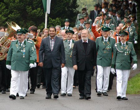 Marschieren zum Frühschoppen